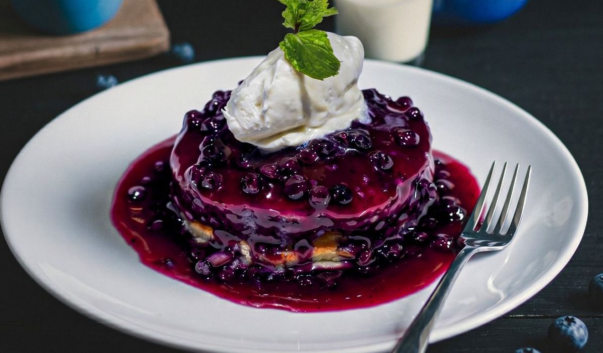 CLASSIC BLUEBERRY PANCAKES