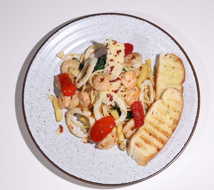 PRAWN & CALAMARI SPINACH APPLE PASTA