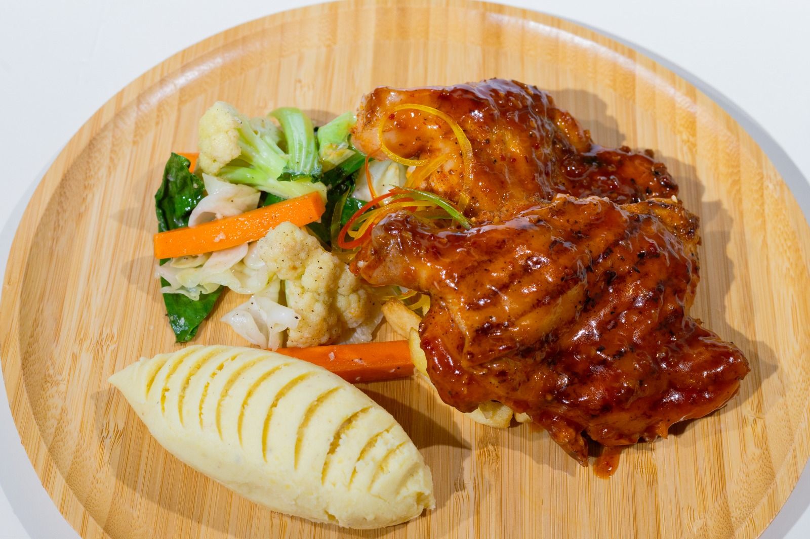 BBQ Chicken with Veggies & Mash